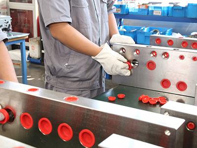 Hydraulic manifold assembling